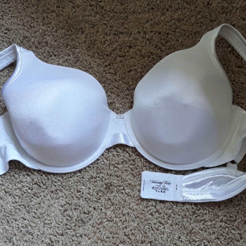 2 bras. White and black 40C bras